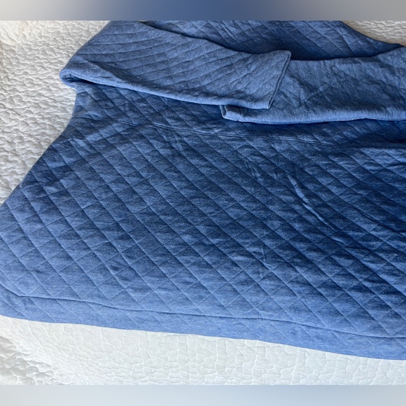 Eddie Bauer Women’s Blue Quilted Swearshirt - Picture 8 of 12